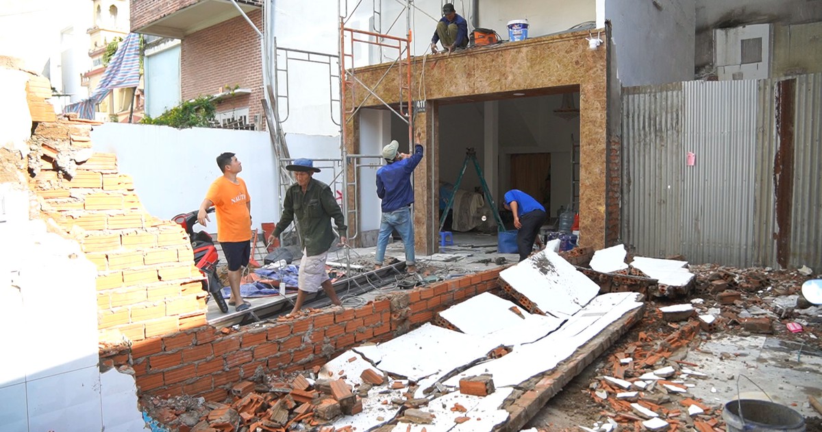 [FLYCAM] Dân vui vẻ đập nhà, giao mặt bằng mở rộng đường Chu Văn An