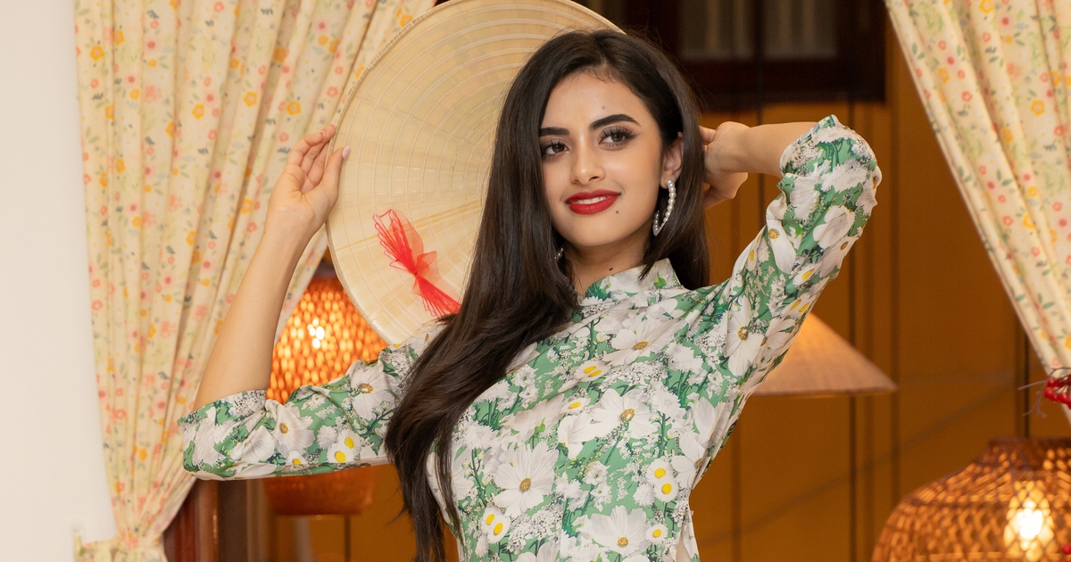 Hoa hậu Hoàn vũ Ấn Độ trong áo dài, nón lá, ăn bánh mì Đà Nẵng