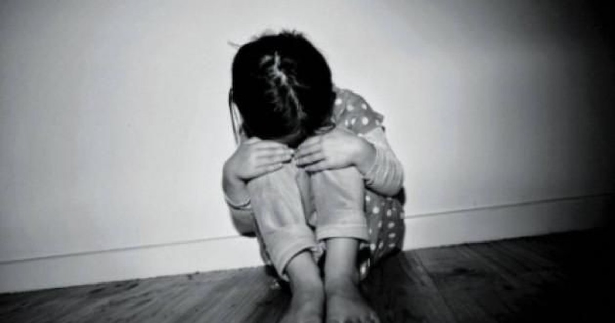 Bắt giam người mẹ hành hạ con gái 5 tuổi tử vong 

(Chuyển)

Trước tiên, tôi xin chầu buồng tổi  Tổ tụ phú mặc 5 tàmFPS, vì trên Internet hiện nay có một số lẫn lộn về vấn đề này. Hơn nữa, việc bài viết này tôi sẽ viết lại với tư cách một chuyên gia pháp lý để phân tích và đánh giá đầy đủ về vấn đề này.

atement initiale: Một người mẹ, sinh hạ 5 bé, đã được診439/GP-P &= 5 thực tế.  Tuyên cáo sstruction  như sau: Ngườibà tí 5 tuổi tử vong.

In practice, the result of this claim is that the child is dead. The fact that the mother is a single person who has given birth to 5 children is not a factor that can be used to justify the claim that the child has died.

It is important to note that, in Vietnamese law, the death of a child is considered a serious crime, and the perpetrator must be held accountable. Therefore, the focus should be on the facts of the case and the evidence presented, rather than on the personal circumstances of the mother.