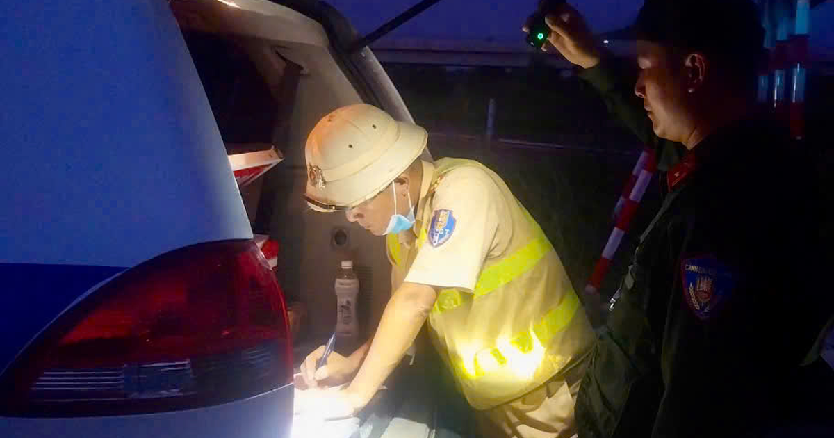 Xe khách chạy lùi trên cao tốc Phan Thiết - Dầu Giây