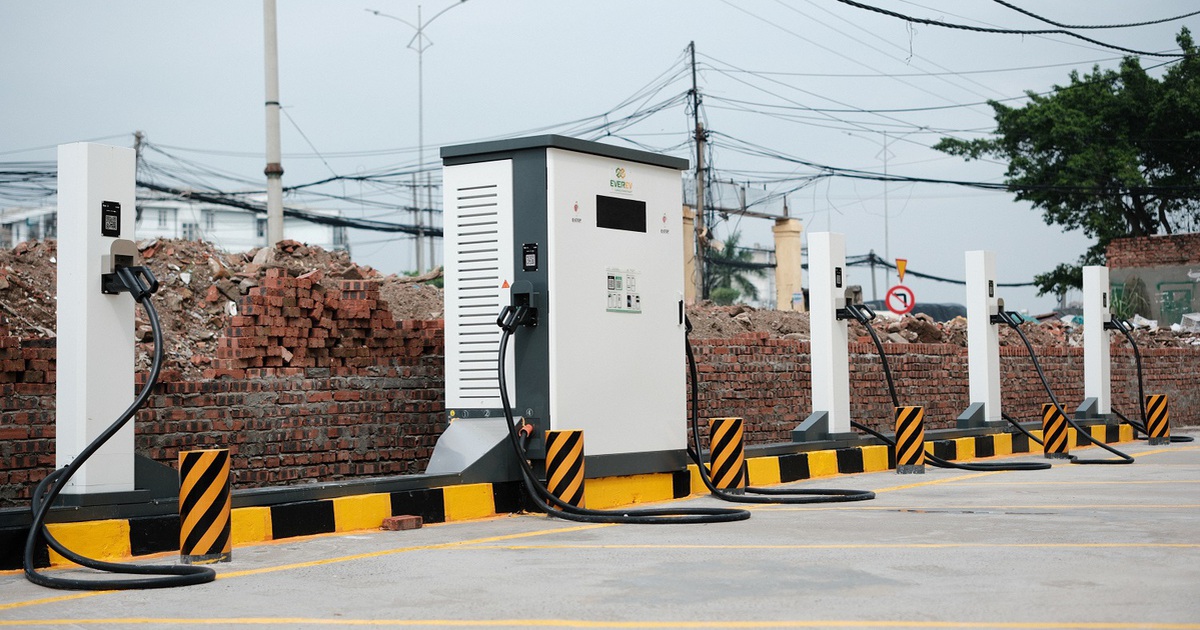 EverSolar hợp tác kinh doanh trạm sạc nhượng quyền V-GREEN