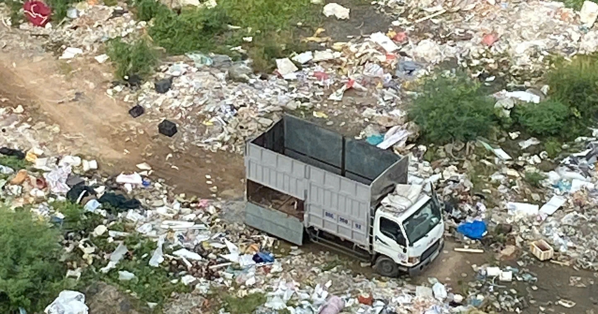 TP.Thủ Đức: Cư dân một chung cư khốn khổ vì nạn đổ rác trộm gây hôi thối