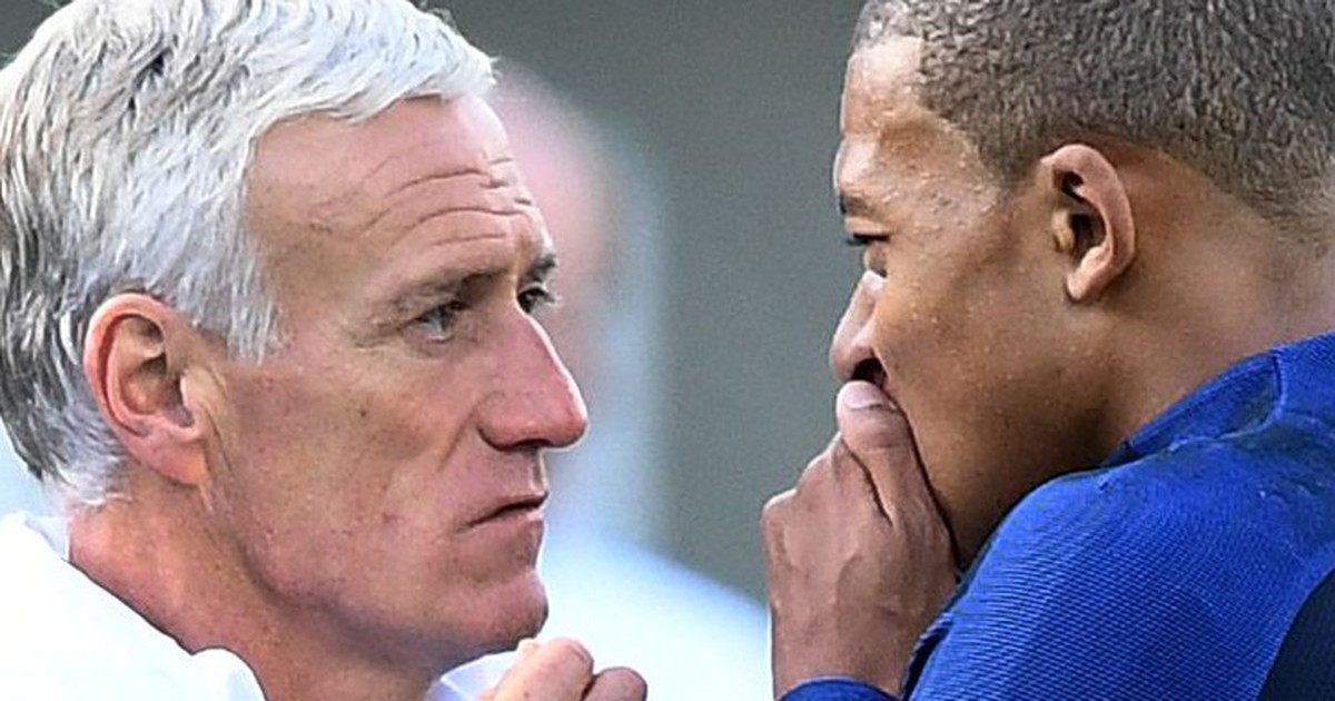 Mbappe đã làm gì mà HLV Deschamps phải lên tiếng giải thích?