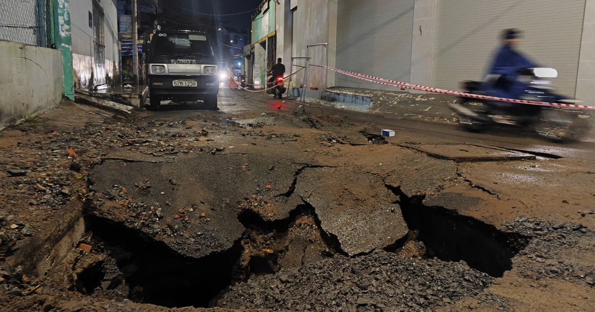 TP.Thủ Đức: Mặt đường sụt lún hơn 1 m sau cơn mưa