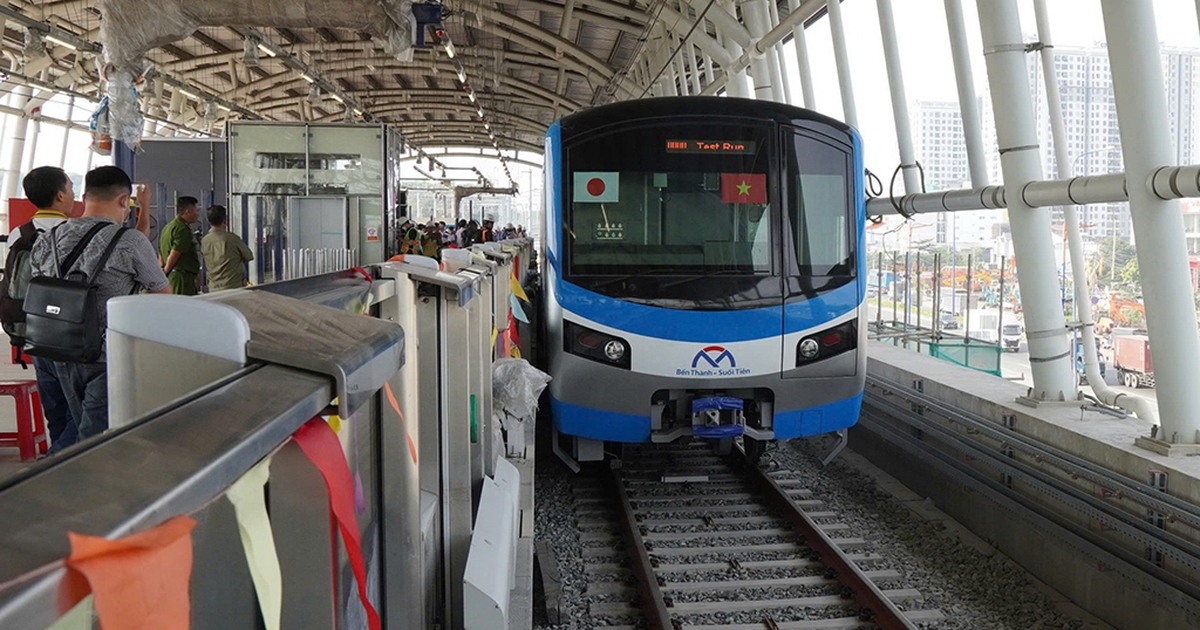 Nóng lòng chờ metro