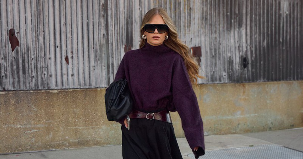 Skirts and turtlenecks, a successful duet for cold days