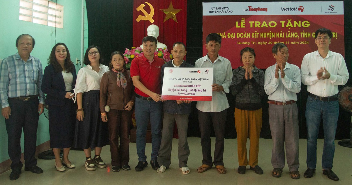 Trao tặng 5 nhà đại đoàn kết cho bà con nghèo tại Quảng Trị