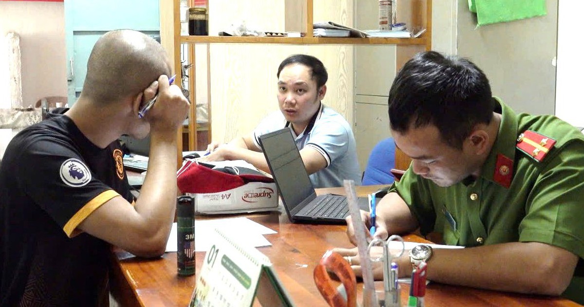 Tài xế taxi ở Đà Lạt xịt hơi cay vào mặt hành khách khai gì?