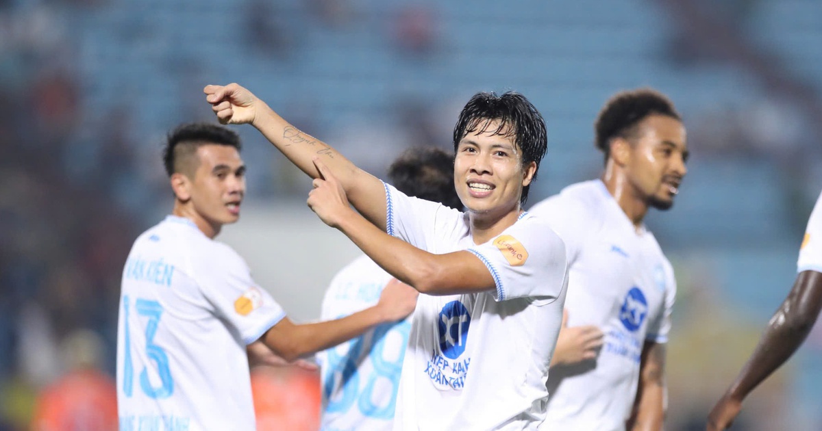 HLV Nam Định tiến cử 2 cầu thủ lên ĐT Việt Nam 4 Vì sao HLV Vũ Hồng Việt 'đề cử' Nguyễn Văn Vĩ cho ông Kim Sang-sik?