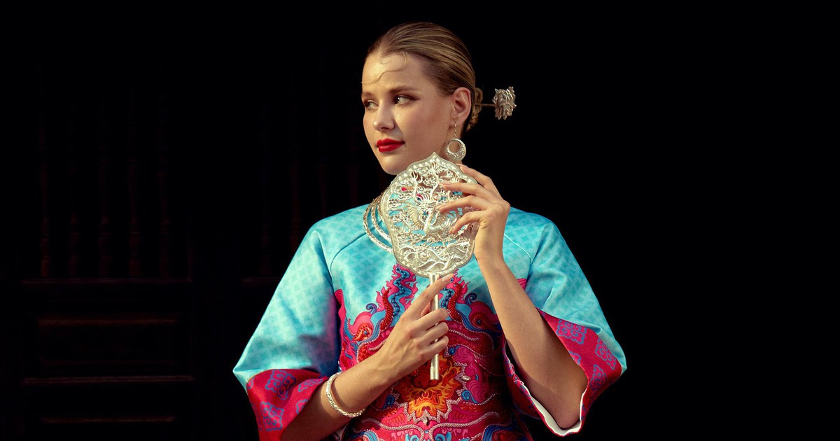 Unique move with Japanese brocade on Vietnamese costumes