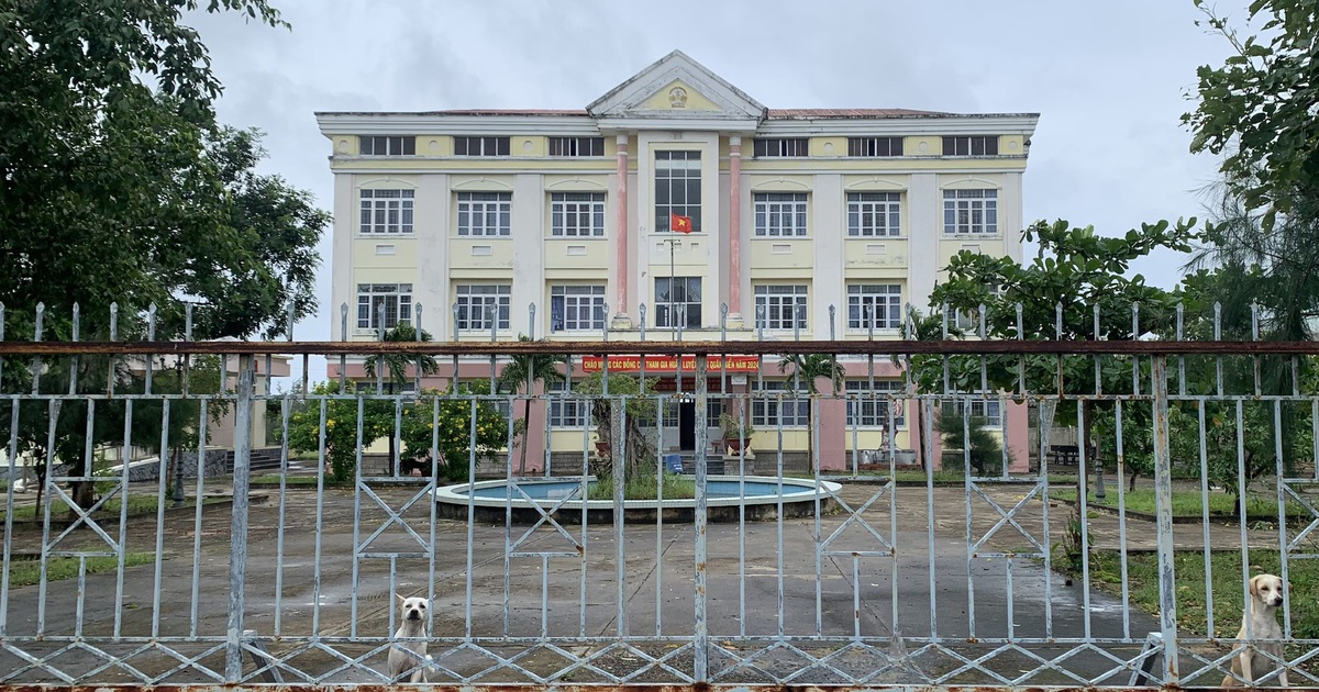 Trụ sở xã bỏ hoang vì chưa có sổ đỏ