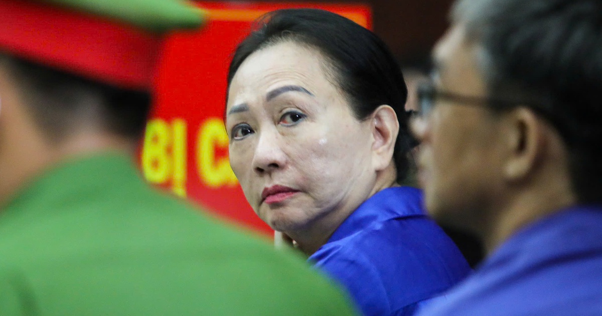 Vợ Chồng Bị Cáo Trương Mỹ Lan Vỡ Òa Cảm Xúc Khi Được Gặp Nhau