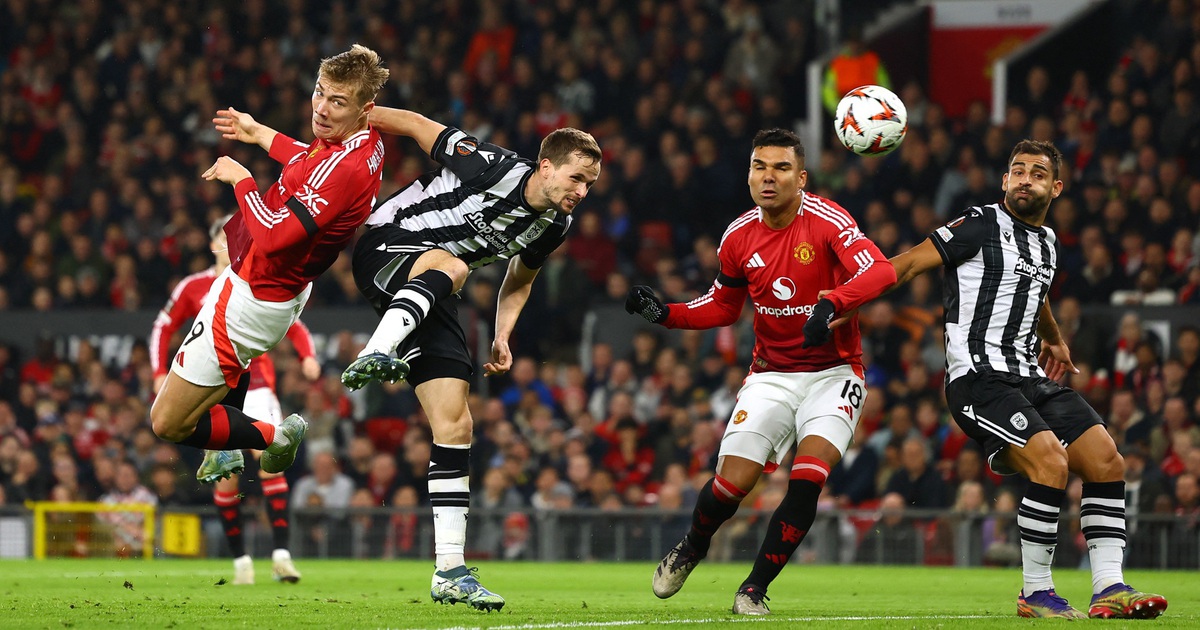 Thắng PAOK, 'tuần trăng mật' M.U cùng HLV Nistelrooy tiếp diễn nhưng… điểm yếu đã lộ rõ