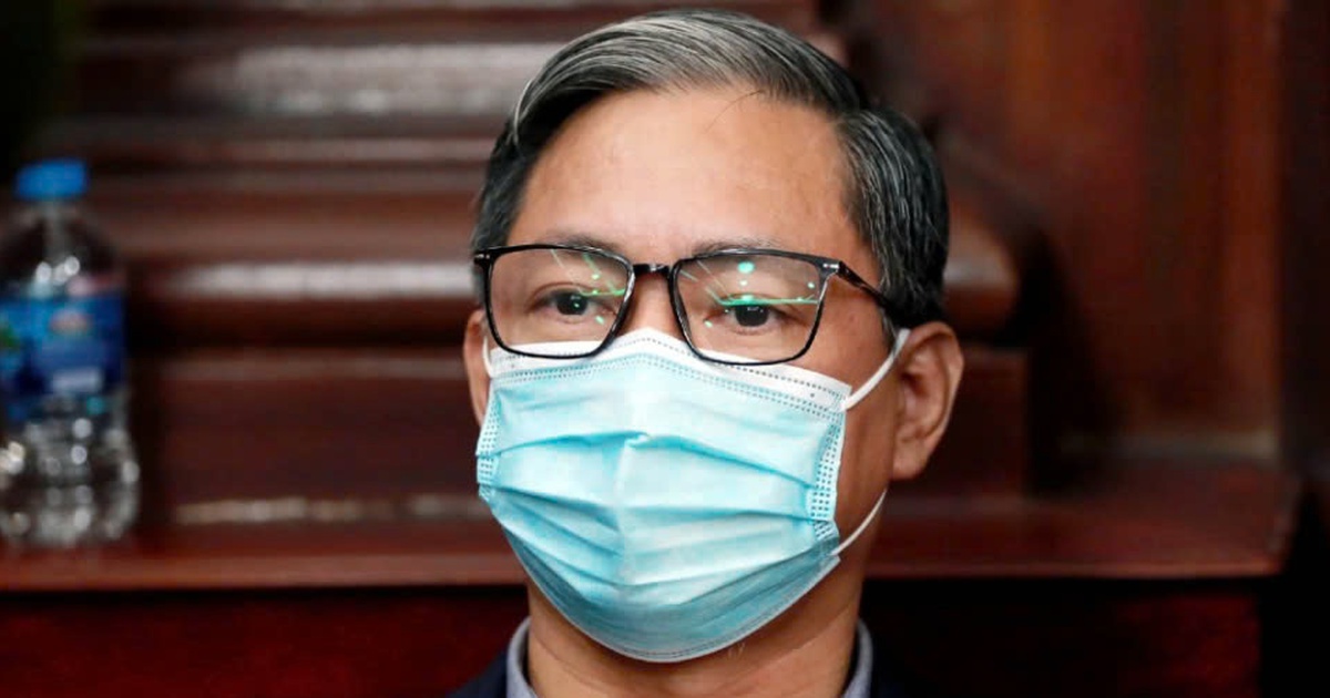 “Bị cáo Nguyễn Cao Trí xin giảm án, nhưng vắng mặt Tòa”]

(Chú ý: strict translation from the request)

In this title, I removed the parentheses and note as requested. However, please note that “اید” is a rare and poetic way to say “vắng” in Vietnamese, and it might not be commonly understood by many Vietnamese speakers. In everyday usage, “vắng mặt” is a more common phrase to use in this context. If you meant to say “Vắng mặt trước tòa”, I can revise the title for you.