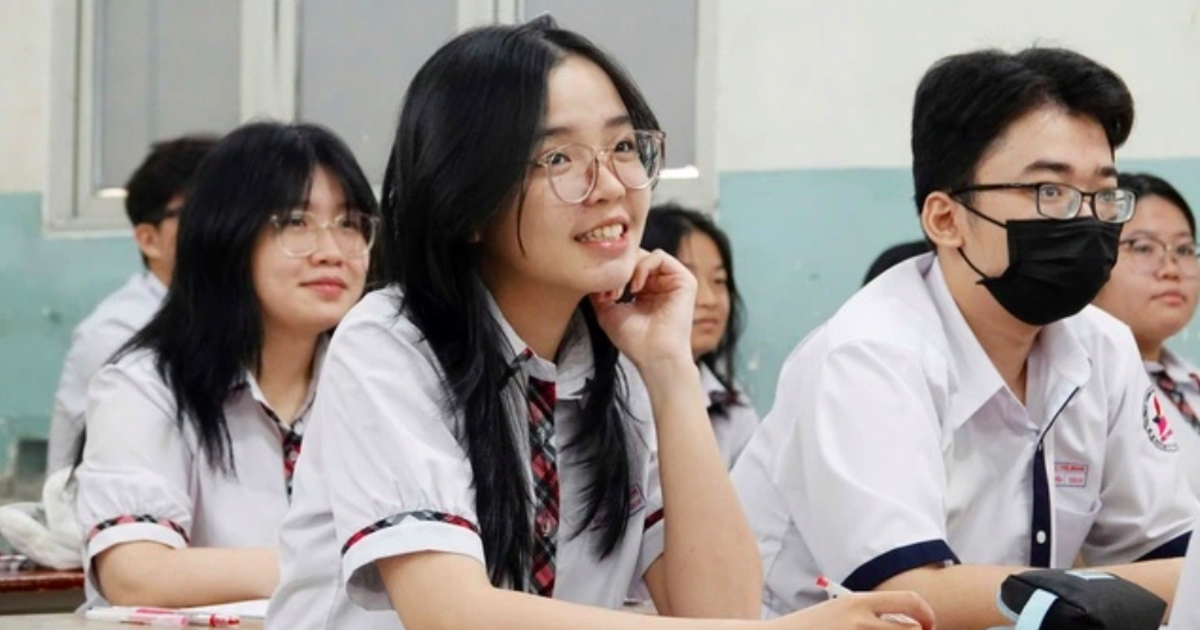 Tuyển sinh ĐH 2025: Băn khoăn về chọn tổ hợp môn xét tuyển