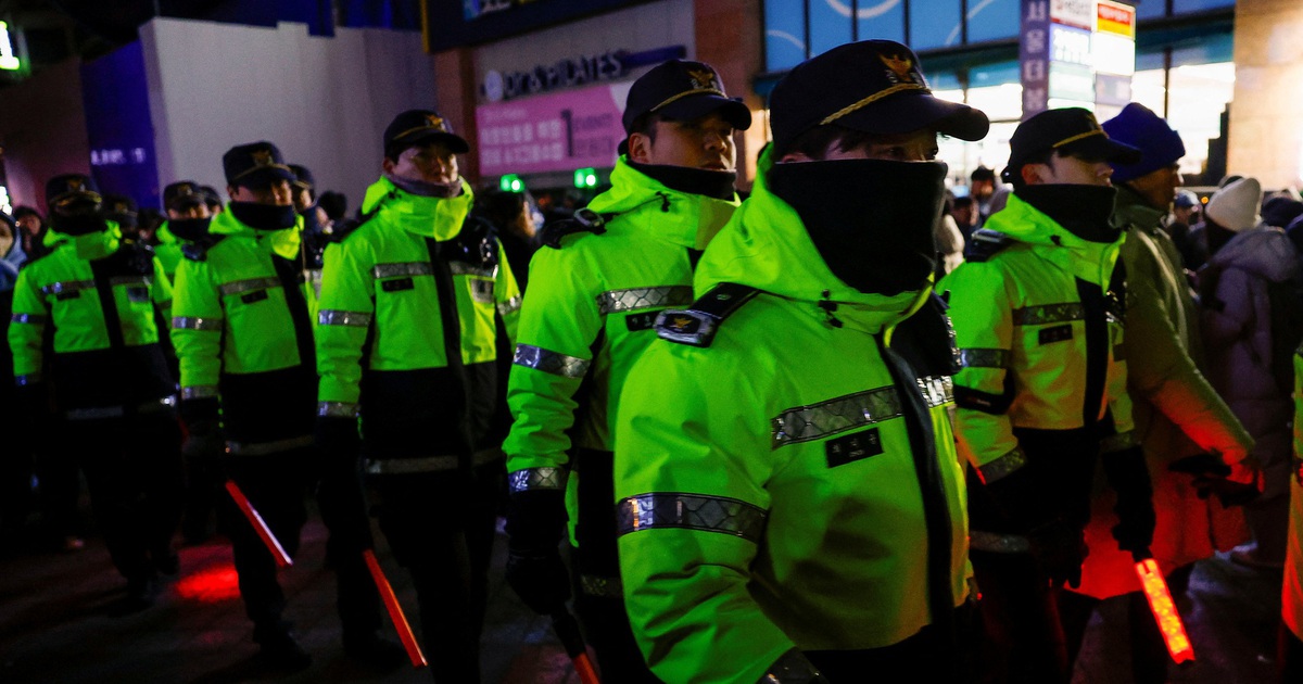 South Korea: Police searched the presidential office, former Defense Minister tried to commit suicide