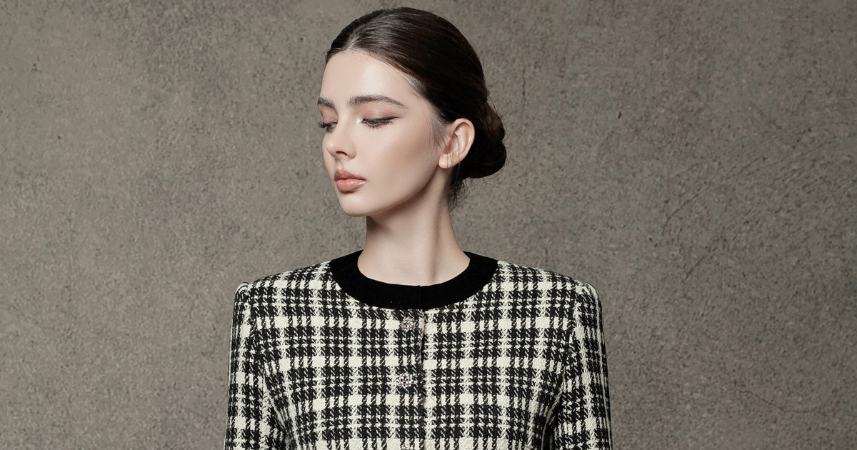 How to coordinate tweed shirts for office ladies in winter