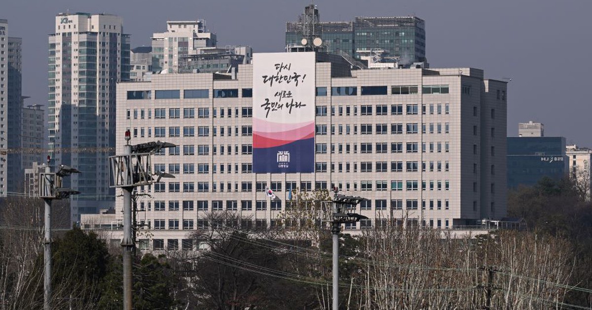 Police were stopped when they came to search the Korean presidential office