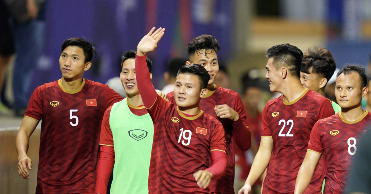 Coach Kim Sang-sik and his team return to the place that preserves beautiful memories of Vietnamese football