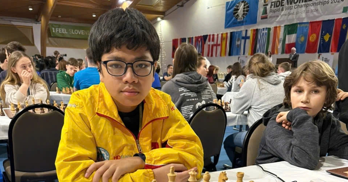 13-year-old chess player Dau Khuong Duy won double world youth chess gold medal