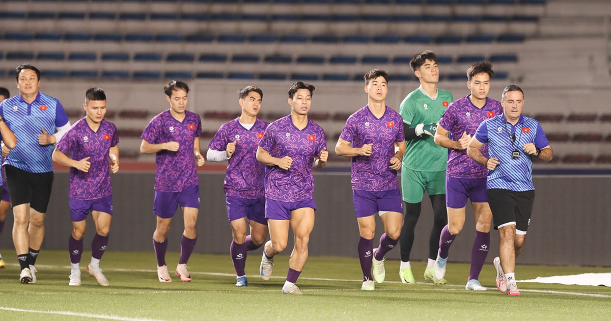 AFF Cup: Vietnam team practices for the first time in the Philippines, ready to win 3 points