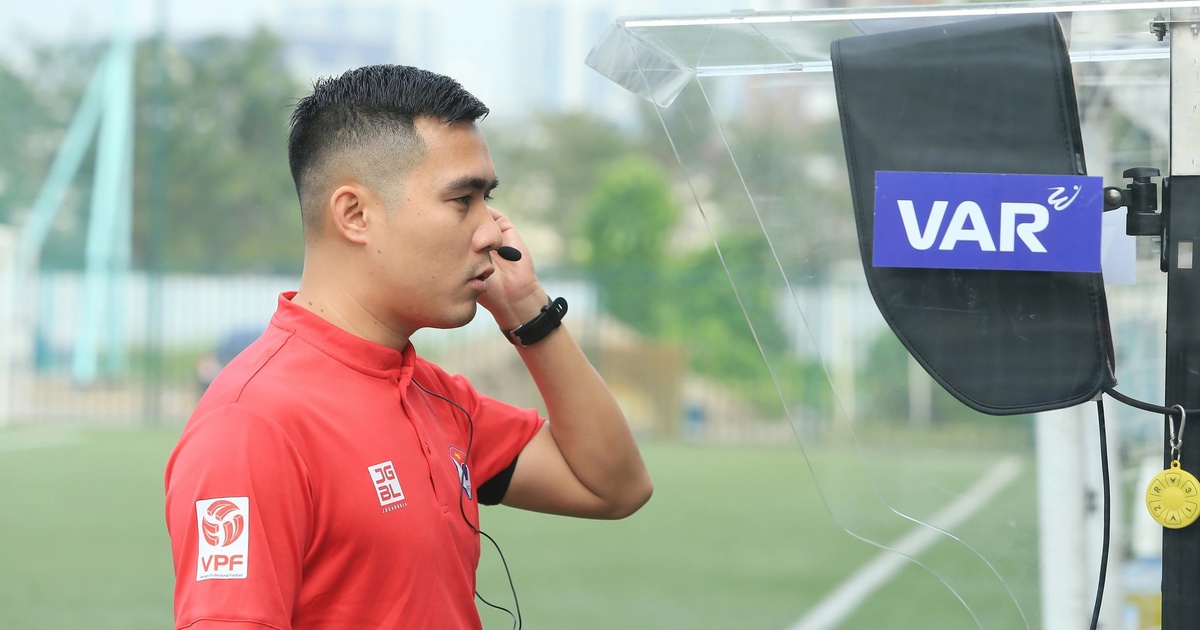 Tran Ngoc Anh becomes the new FIFA referee, Vietnamese football is excited