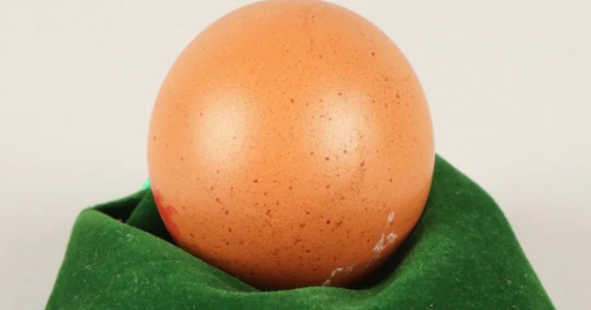 The rare ‘one in a billion’ egg is priced at more than 6 million VND