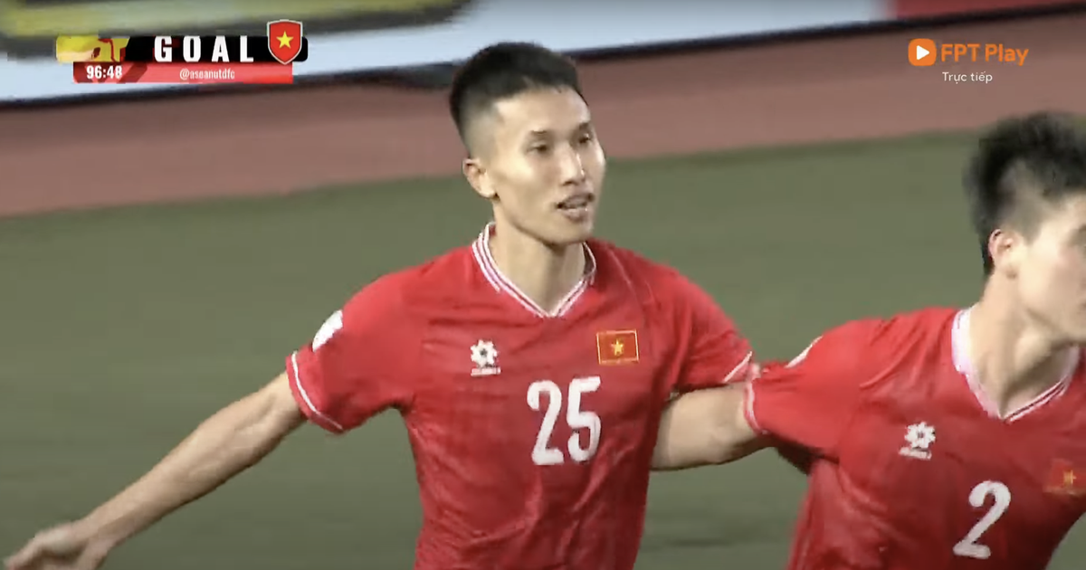 Breaking into injury time, the Vietnamese team is close to reaching the AFF semi-finals: Too heart-breaking