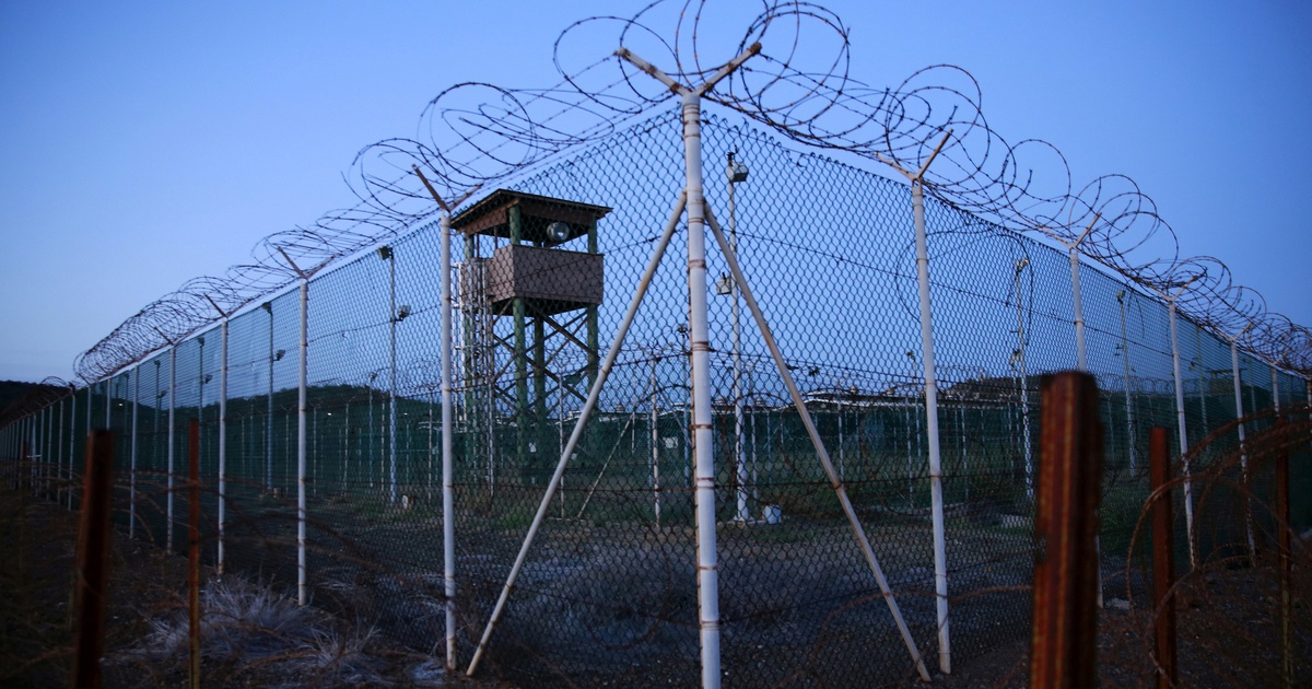 The number of prisoners at Guantanamo prison is reduced to 27