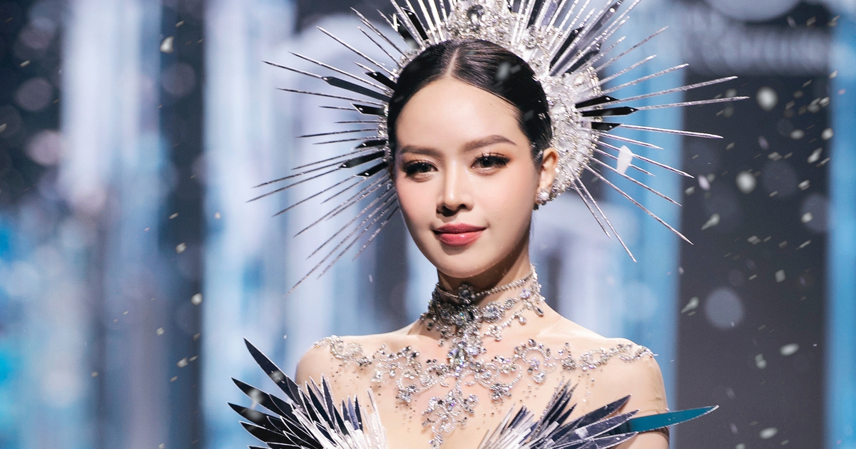 Miss Thanh Thuy shows off her hot figure on the catwalk