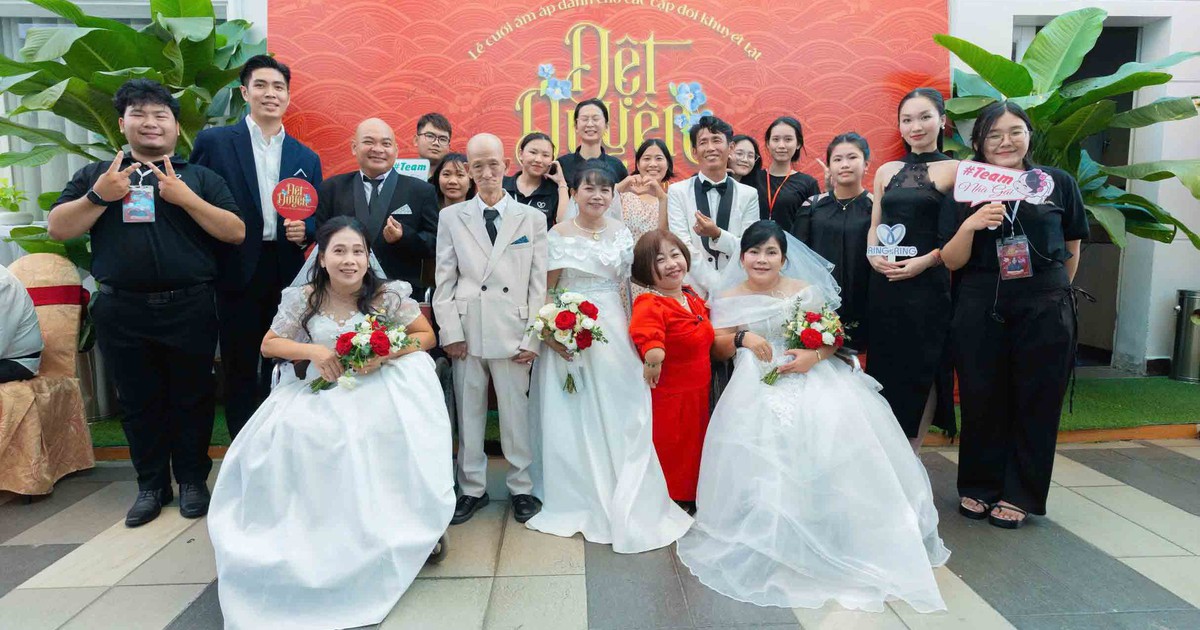 Sinh viên ‘dệt duyên’ cho 3 cặp khuyết tật bằng lễ cưới trong mơ