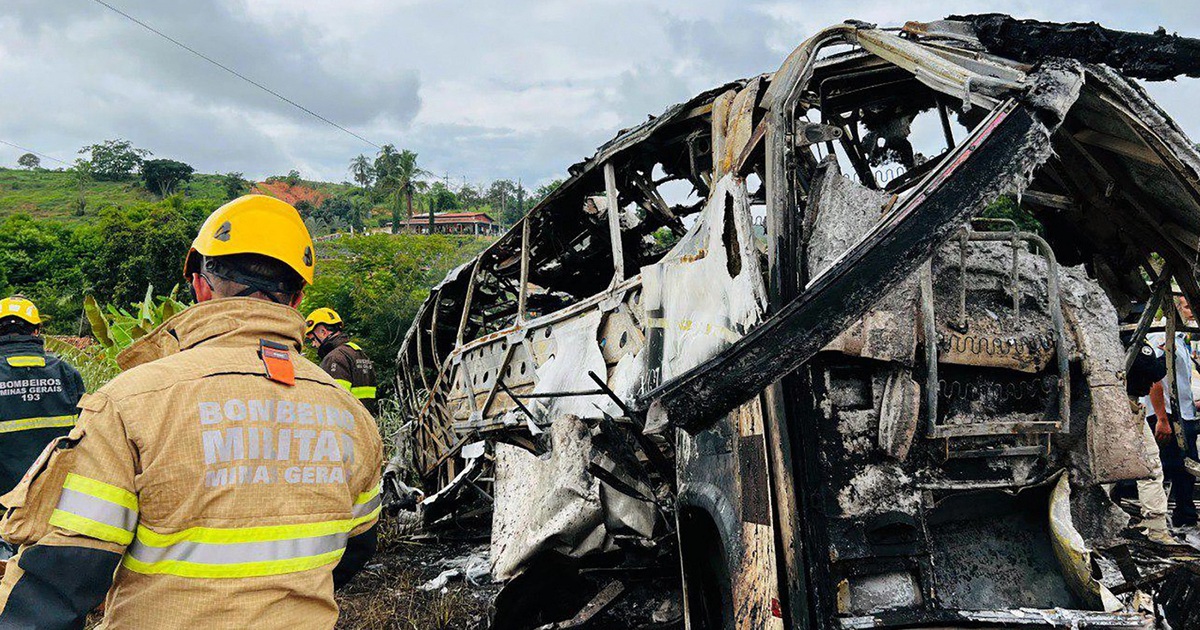 Bus caught fire after being hit by a truck in Brazil, 38 people died