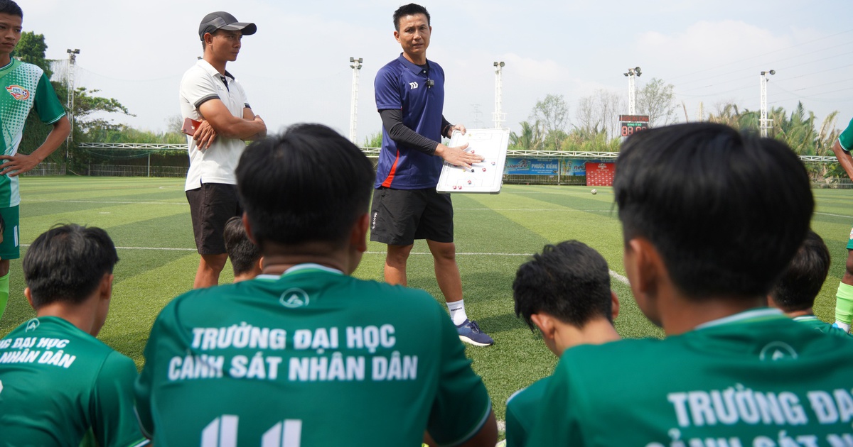 Former goalkeeper coach of the Vietnamese team leads the People’s Police University team