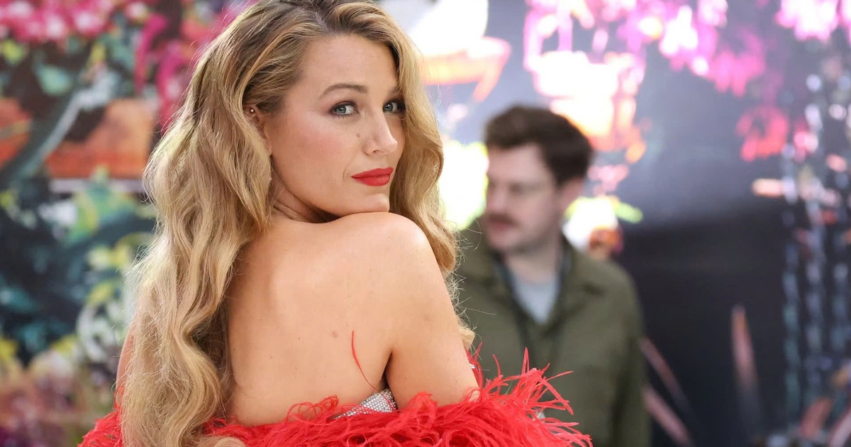 Blake Lively kiện bạn diễn quấy rối tình dục