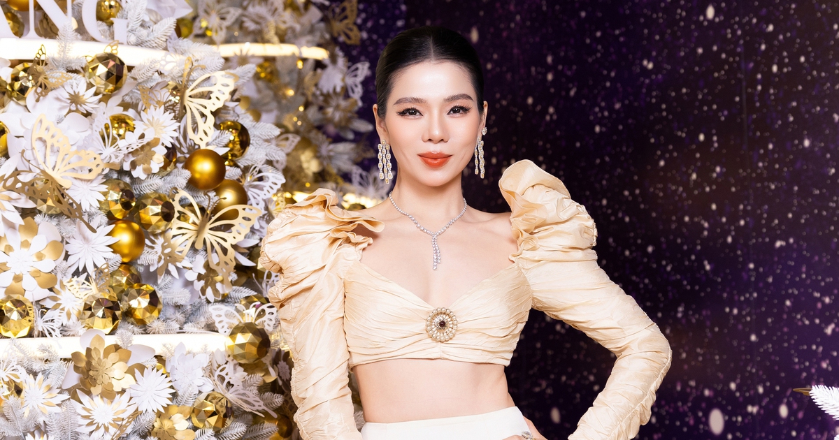 Lệ Quyên mặc gợi cảm khoe vòng eo 'con kiến' ở tuổi U.50