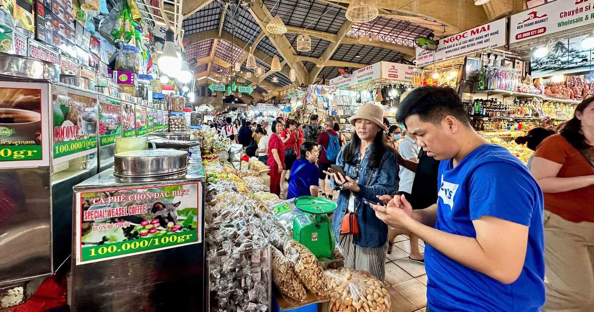 Chợ tết ấm dần