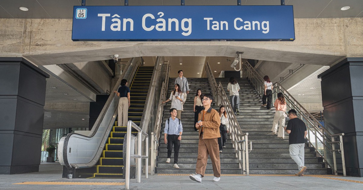 Giới trẻ TP.HCM kết hợp xe công nghệ và metro để nhanh chóng, tiết kiệm