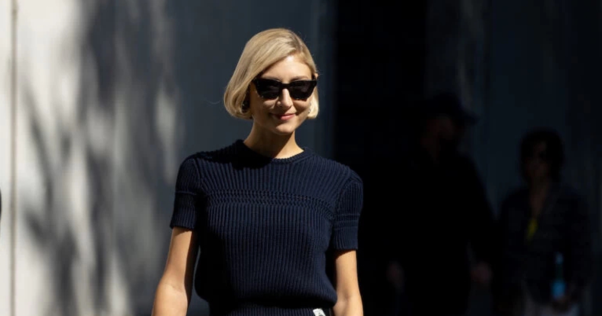 Elegant long skirts go down the street on winter days