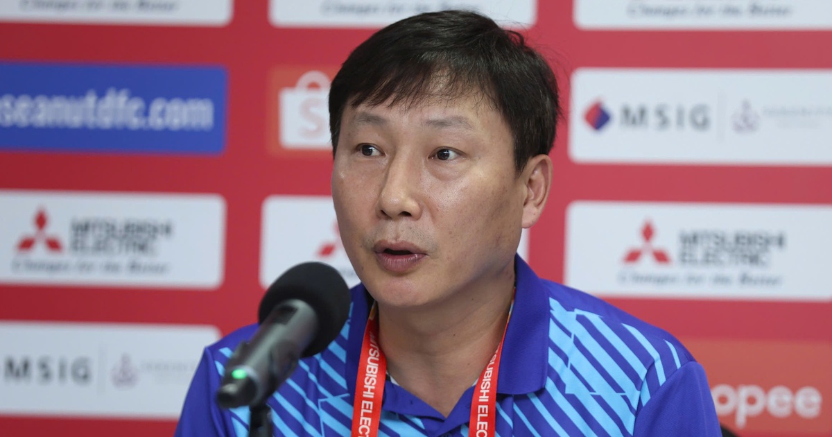 Coach Kim Sang-sik: ‘2-0 score is still very dangerous, Vietnam must try its best to win against Singapore’