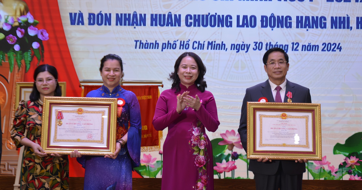 Bệnh viện Đại học Y Dược TP.HCM nhận danh hiệu Anh h&ugrave;ng Lao động