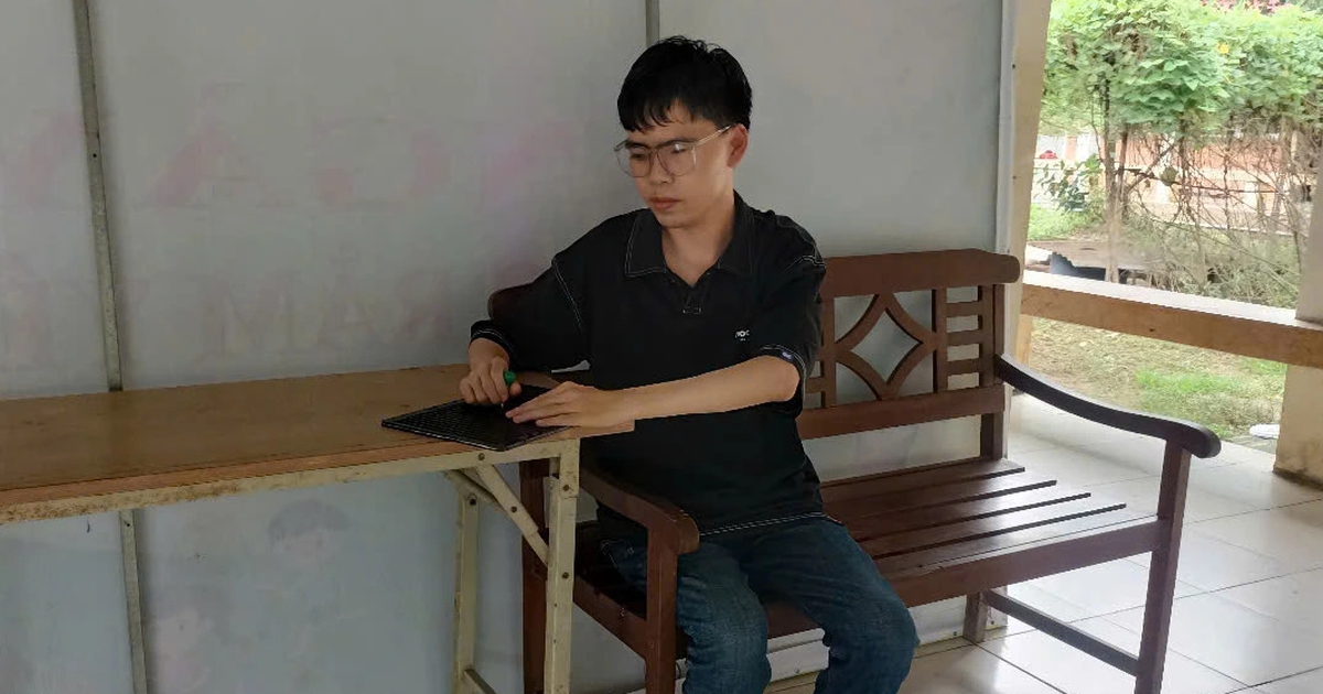 Chàng cử nhân khiếm thị từng bị 30 công ty từ chối