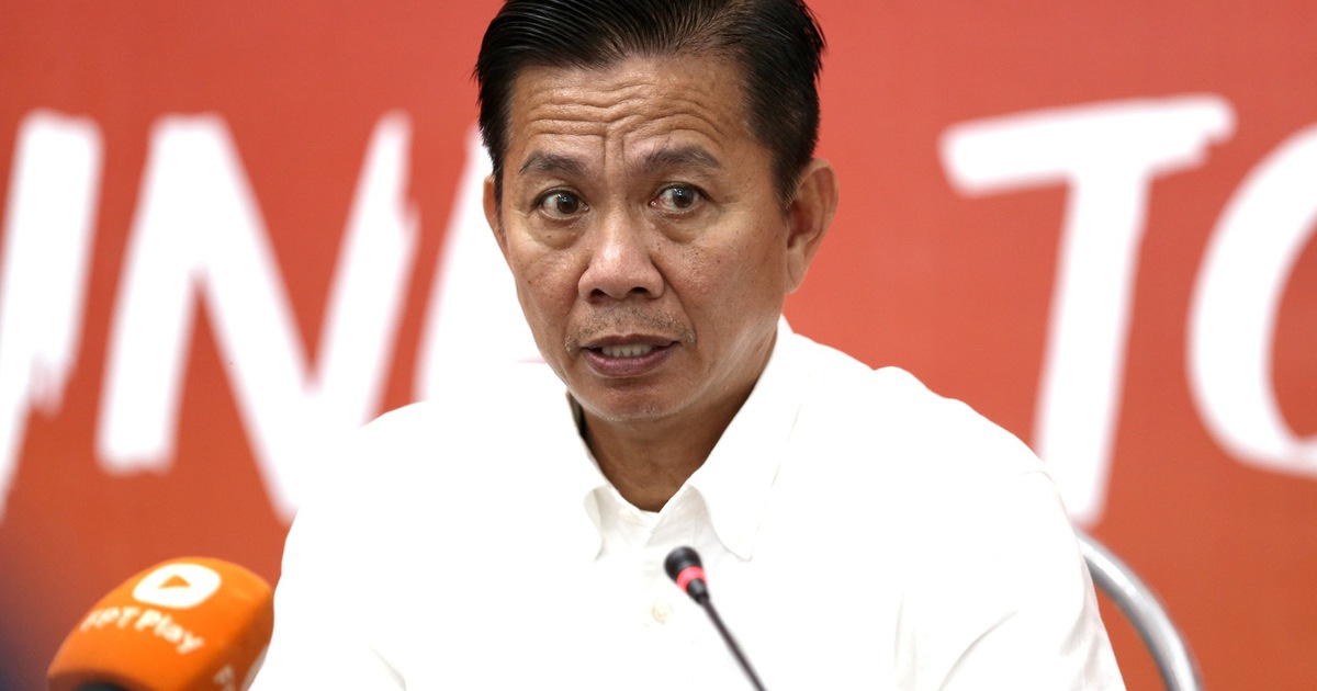 Hot: Binh Duong Club bid farewell to coach Hoang Anh Tuan