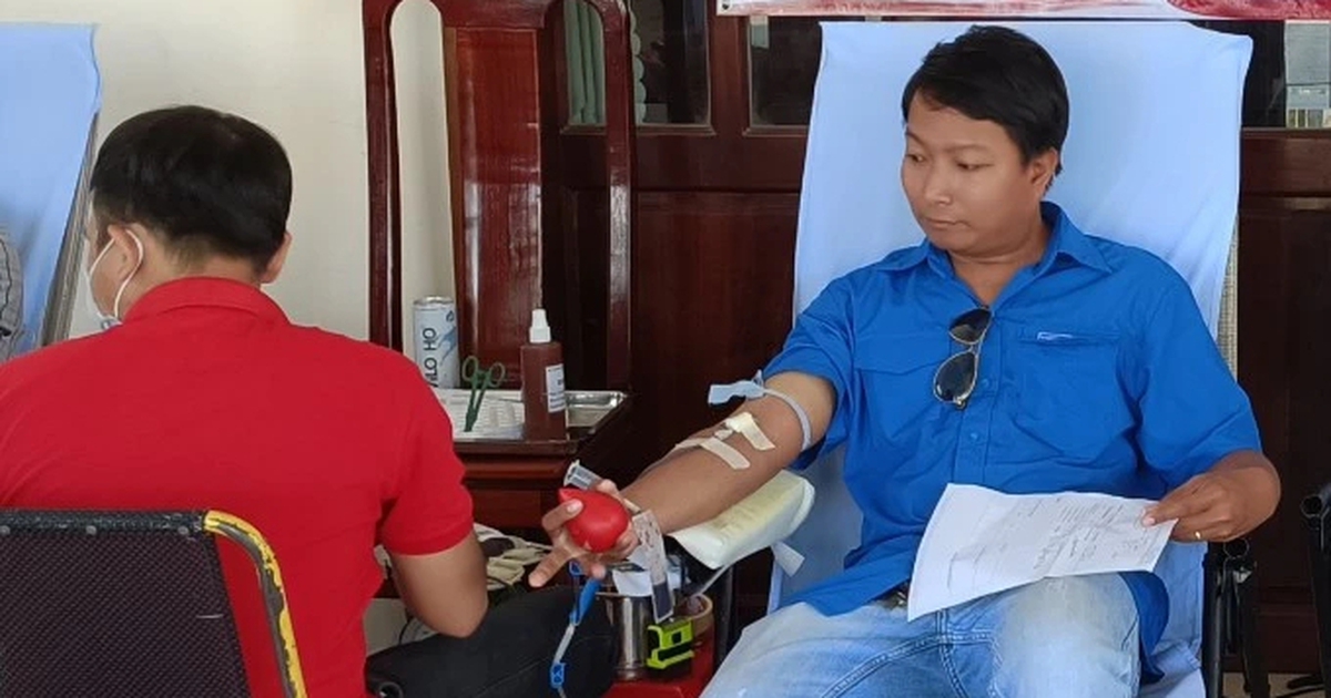 Lễ hội Xuân Hồng tiếp nhận hàng trăm đơn vị máu