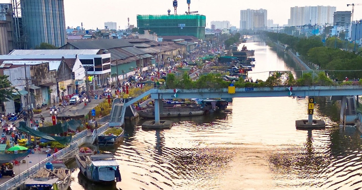 Thi ảnh Khát vọng năm rồng: Chợ hoa Bến Bình Đông