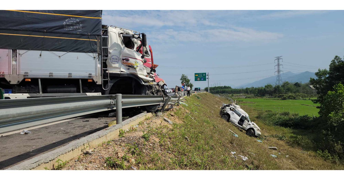 Tranh cãi cao tốc Cam Lộ - La Sơn 2 làn xe: Chủ đầu tư nói gì?
