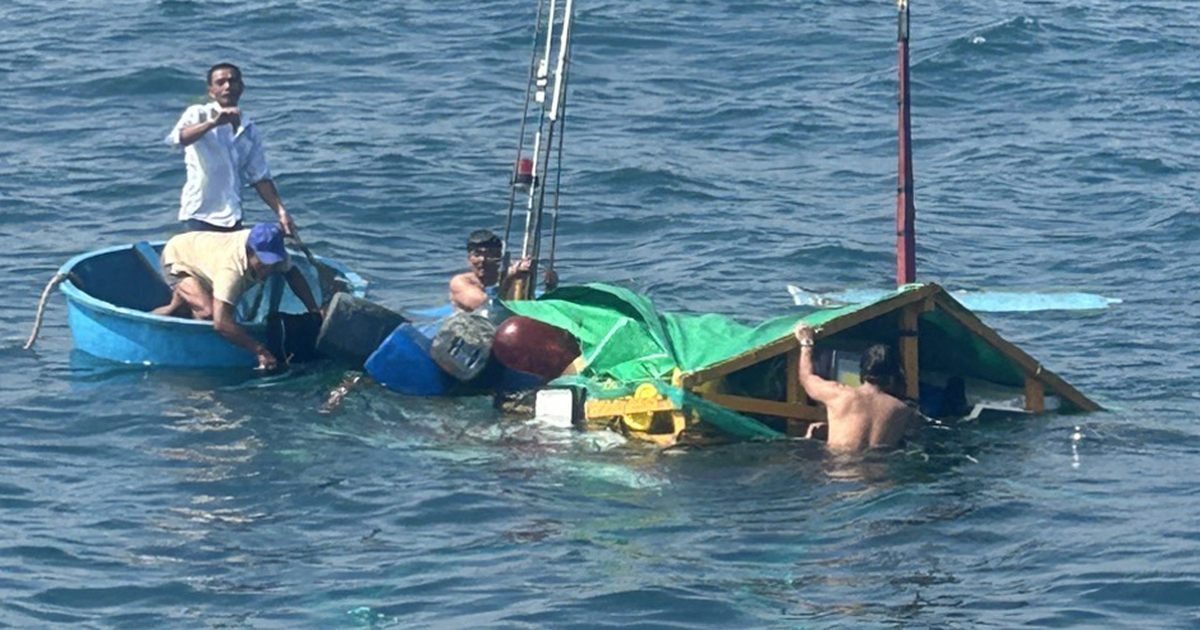 Huy động thợ lặn, tàu tìm kiếm 2 ngư dân mất tích do va chạm tàu