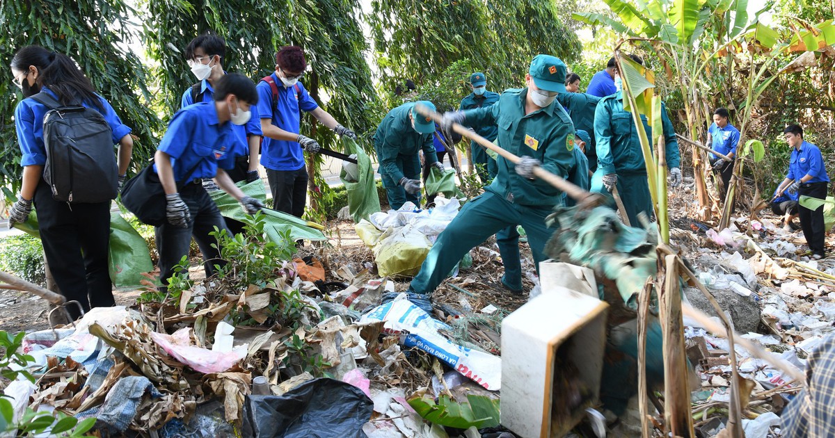 Tháng Thanh niên 2024: Choáng ngợp với ‘núi’ rác ngập ngụa được bạn trẻ dọn sạch sẽ
