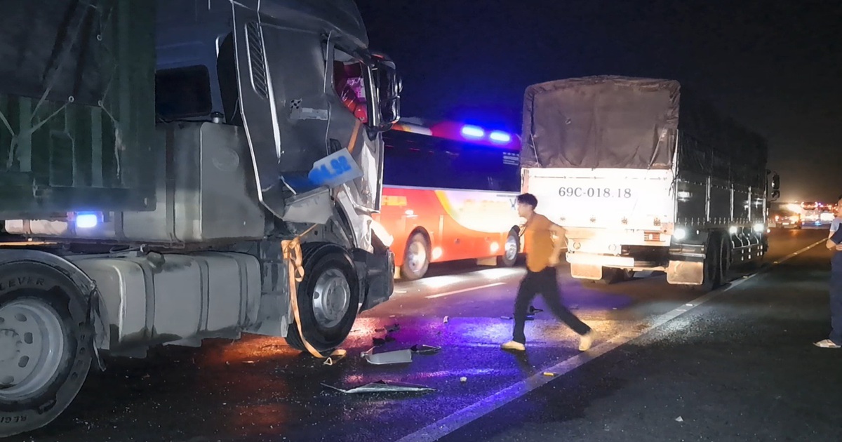 Tai nạn liên tiếp trên cao tốc TP.HCM - Trung Lương