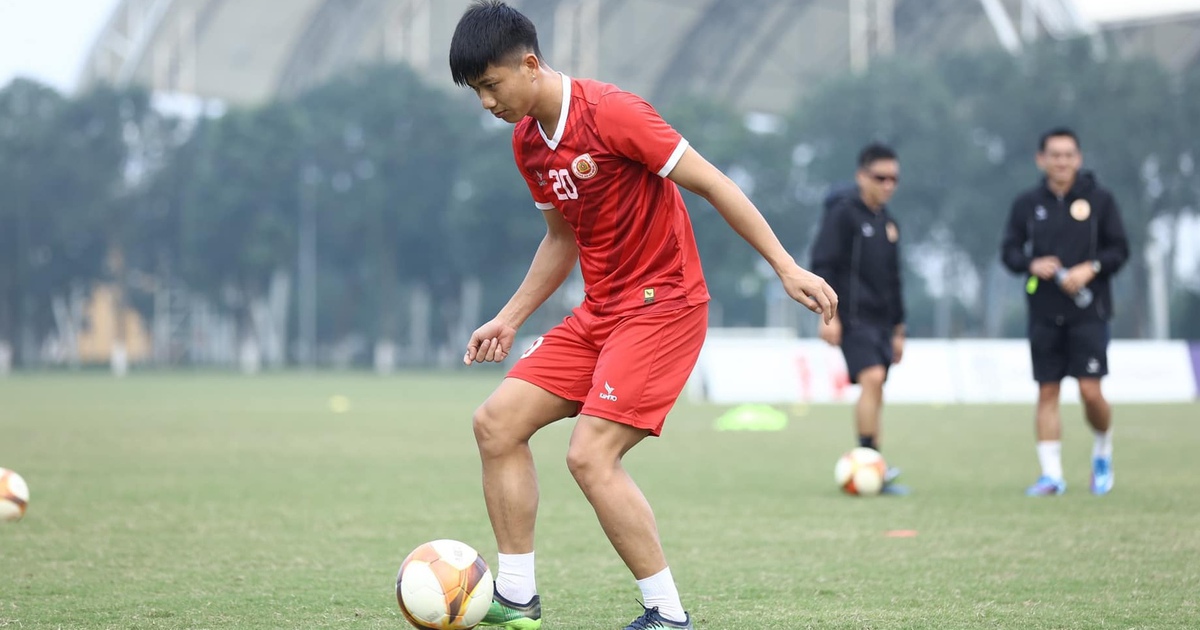 HLV Kiatisak và ông Troussier cùng nhận tin vui