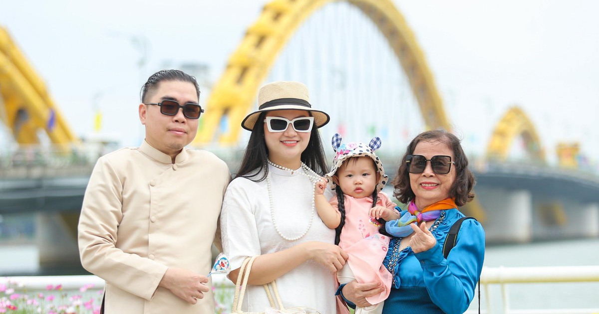 Đường hoa Đà Nẵng mở cửa chiều 28 tết, người dân nô nức check-in